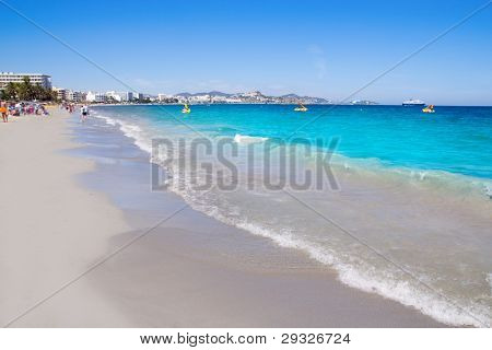 Spiaggia bossa Ibiza Platja En con turchese acqua un punto di riferimento del partito