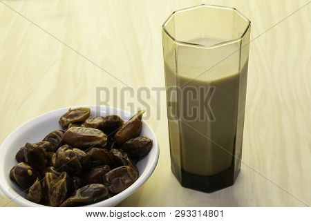 Hushaf - Date Milk, Traditional Ramadan Dish, Cooking, Ingredients, Glass With Date Milk - Khushaf A
