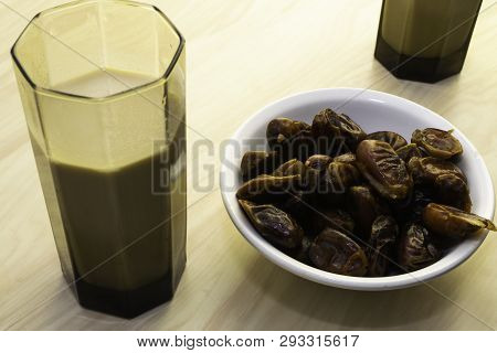 Hushaf - Date Milk, Traditional Ramadan Dish, Cooking, Ingredients, Two Glasses With Date Milk - Hus