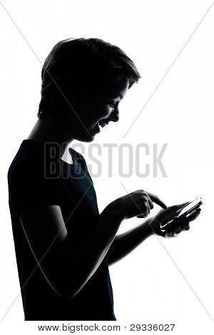 한 백인 젊은 십 대 실루엣 소년 또는 소녀 전화 화상 비디오 게임에서에서 초상화 스 투