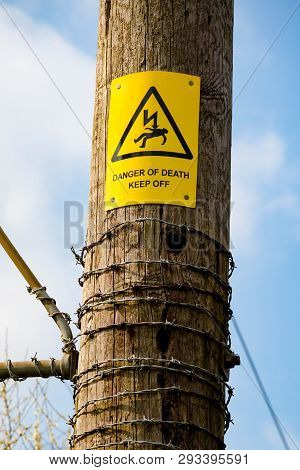 Didcot, United Kingdom, March 28th 2019:- A Warning Of Death Sign On An Electrical Utility Pole Near