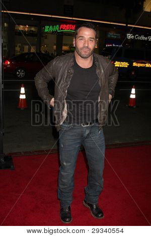 LOS ANGELES - JAN 25: Jeremy Piven dorazí na 