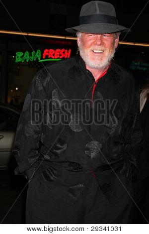 LOS ANGELES - JAN 25: Nick Nolte dorazí na 