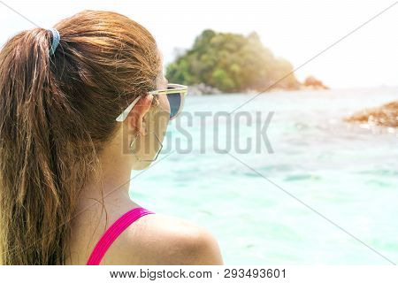 Summer Beach Holiday Woman Relax On The Beach In Free Time .