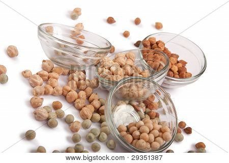 Kichererbsen und trockene Erbsen