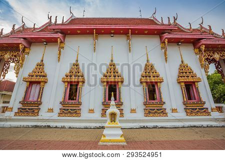 Thai Temple, Wat Rat Bamrung (wat Ngon Kai) - Samut Sakhon, Thailand