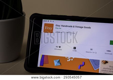 Bekasi, West Java, Indonesia. April 5, 2019 : Etsy: Handmade & Vintage Goods Dev Application On Smar