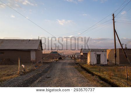 Sary-mogul, Kyrgyzstan - October 7, 2014: Gravel Road And Houses In The Village Sary-mogul In South 