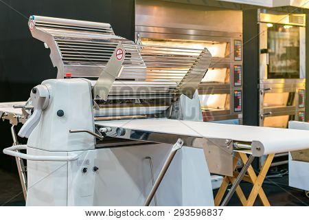 Modern And High Technology Dough Sheeter Machine For Preparing Dough And Making Pastry In Industrial