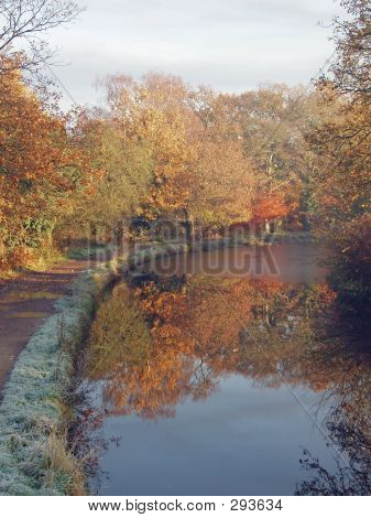 Halv frosne Canal Port