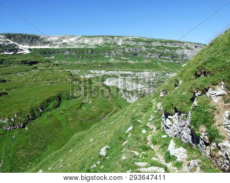 Alpine Peak Chäserrugg (chaserrugg Or Chaeserrugg) In The Alviergruppe Mountain Range - Canton Of St