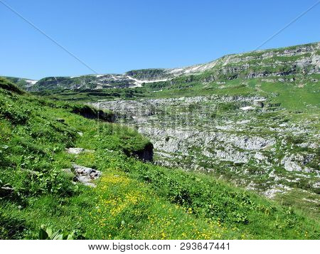 Alpine Peak Chäserrugg (chaserrugg Or Chaeserrugg) In The Alviergruppe Mountain Range - Canton Of St