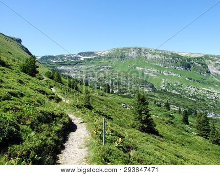 Alpine Peak Chäserrugg (chaserrugg Or Chaeserrugg) In The Alviergruppe Mountain Range - Canton Of St