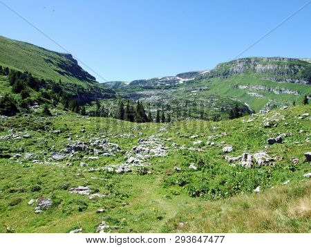 Alpine Peak Chäserrugg (chaserrugg Or Chaeserrugg) In The Alviergruppe Mountain Range - Canton Of St