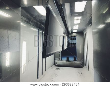 Industrial Automatic Painting Technology. Powder Coatings. Industrial Powder Coating Equipment