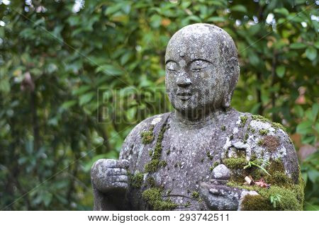 Kyoto, Kansai, Japan - 13th November 2018 : Close Up Picture Of A Beautiful Stone Buddha Statue Of T
