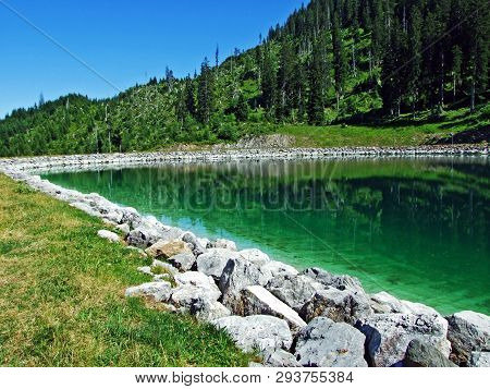 Lake Speichersee Or Der Speichersee Im Gebiet Warmtobel Or Speichersee Für Die Schneeanlage Wildhaus