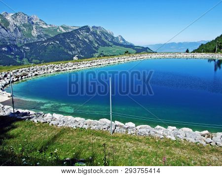 Lake Speichersee Or Der Speichersee Im Gebiet Warmtobel Or Speichersee Für Die Schneeanlage Wildhaus