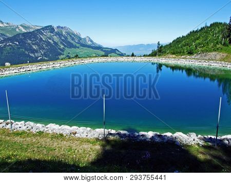 Lake Speichersee Or Der Speichersee Im Gebiet Warmtobel Or Speichersee Für Die Schneeanlage Wildhaus