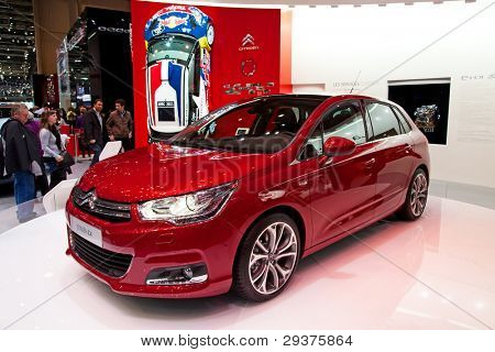 Ženeva - březen 8: The Citroen C4 na displeji na 81 International Motor Show Palexpo-Ženeva na M