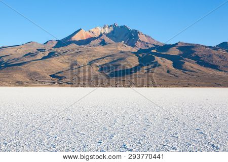 Salar De Uyuni,cerro Tunupa View