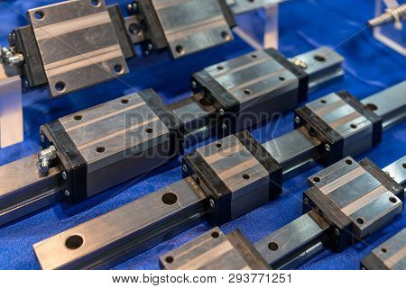 Close Up Many Size Of High Quality And Precision Linear Ball Bearing Guide Of Machine For Industrial