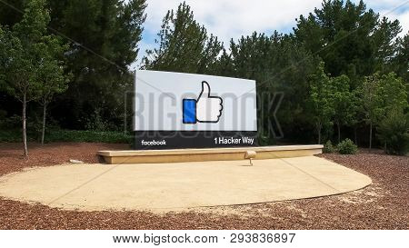 Menlo Park, California, Usa- May 10, 2016: Facebook Sign At Headquaters In Menlo Park