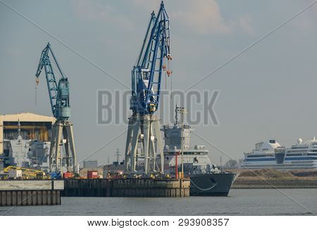 Hamburg, Germany - March 30, 2019: Military Ship And Cruise Ship Lie In Hamburg Harbor At The Contai