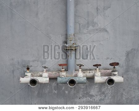 Industrial Pipeline Wedge Gate Valve With Rubber Wedge. Butterfly Manual Valve.