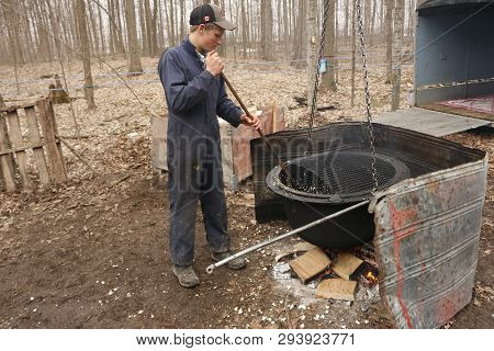Elmira Canada, April 06 2019: Editorial Photograph Of A Mennonite Boy Preparing Popcorn As A Display