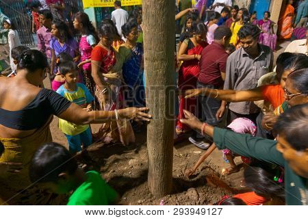Howrah,west Bengal, India - April 15th, 2018 : Devotees Praying To Wood - During Gajan And Charak Pu