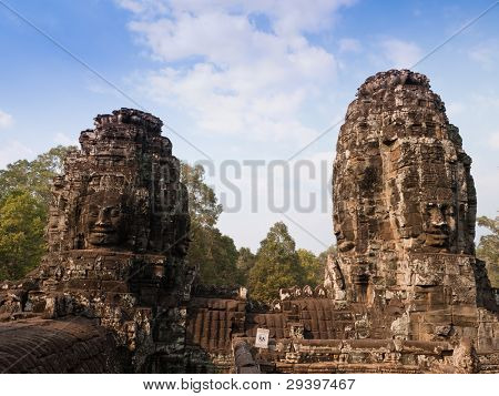 Giant buddha ansikte på Bayon Temple, Kambodja. Bayon byggdes på 1200-talet som staten tempel