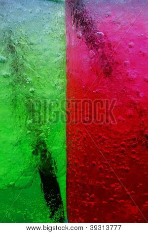 Agua de soda de agua de soda de verde, rojo