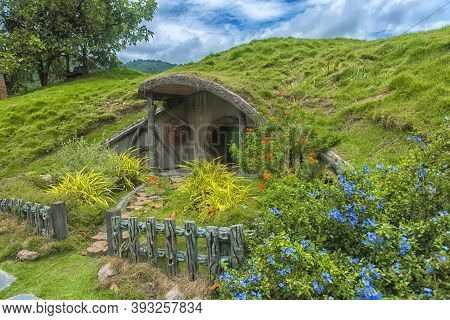 Hobbit Door Of Hobbit Hole In Hobbiton