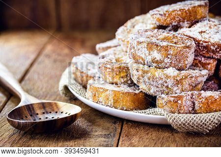 Fried Or Baked Bread With Cinnamon And Sugar In An Antique Copper Skimmer. Called Rabanada In Brazil