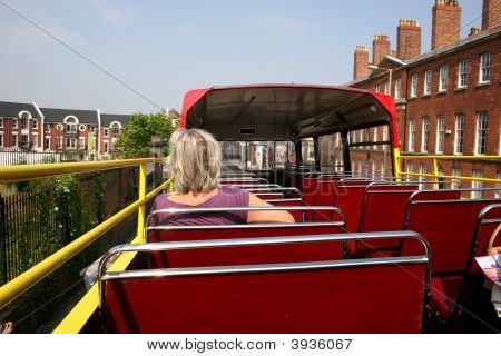 Otwartym autobusem jeździć