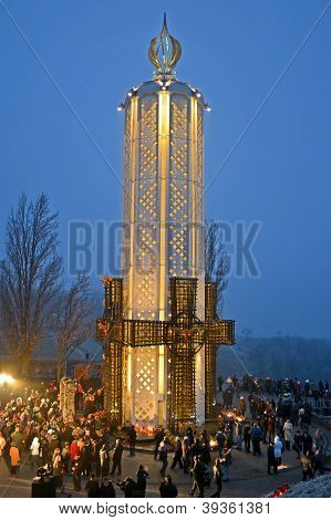 Kiev, Ucraina - 24 novembre: 79o anniversario dell'Holodomor marchi a Kiev, in Ucraina, su 24 novembre 2012
