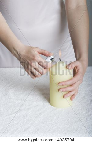 Illuminazione di una candela Aroma