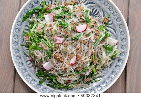 Salad with fine Chinese noddles and chicken