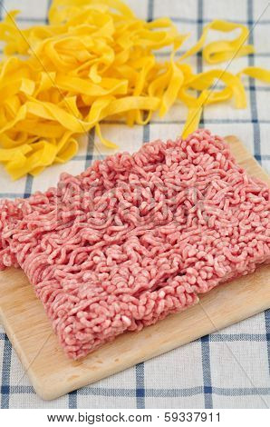 minced meat with fresh pasta