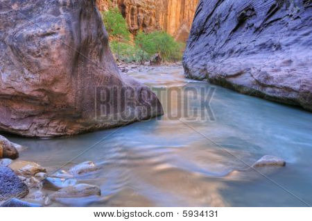 Virgin Nehri'ne daraltır