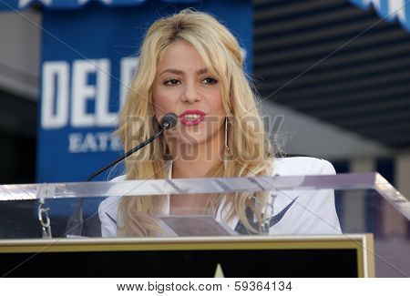 LOS ANGELES - NOV 08:  Shakira arrives to the Walk of Fame Ceremony for Shakira  on November 08, 2011 in Hollywood, CA                