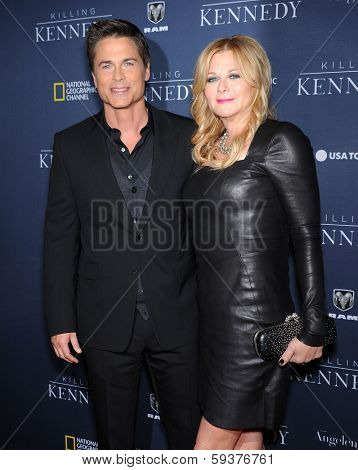 LOS ANGELES - NOV 04:  Rob Lowe & Sheryl Berkoff arrives to the 