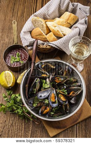 mussels in white wine
