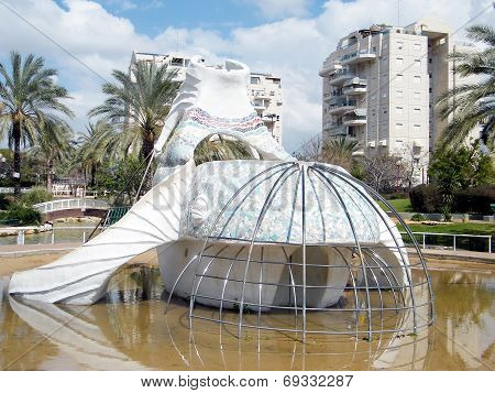 Or Yehuda Neve Savyon Whale 2011