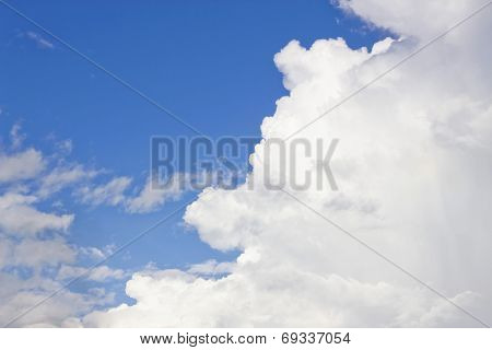 clouds in the blue sky