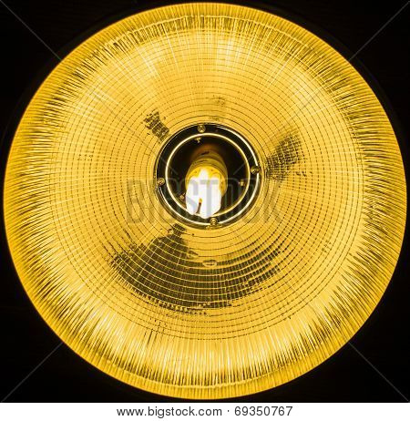 Light From Yellow Bulb E27  Reflectin .