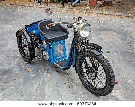 Three Wheeler Motorcycle Monet Goyon