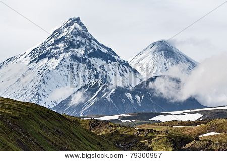 Mountain landscape, volcanoes: Kamen, Klyuchevskoi, Bezymianny