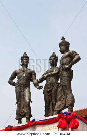 Monumento di tre re